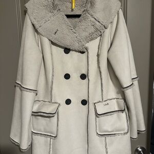 LOLE jkt barely worn, Button it all the up to your neck or just part way.